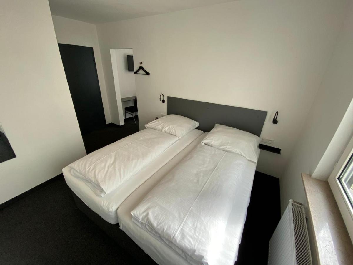 Zzzimple - Staffless & Self Check-In Hotel Pillig Exterior photo