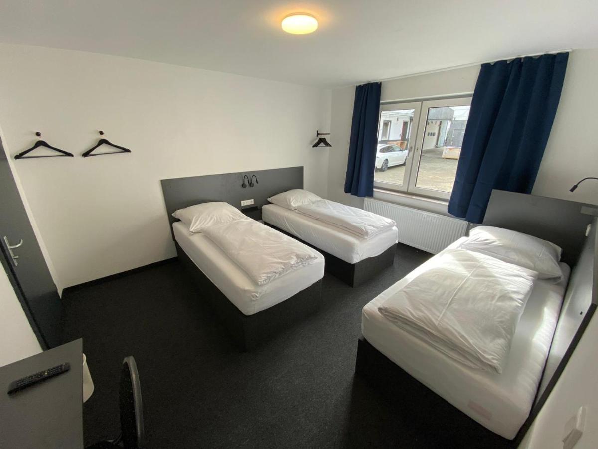 Zzzimple - Staffless & Self Check-In Hotel Pillig Exterior photo
