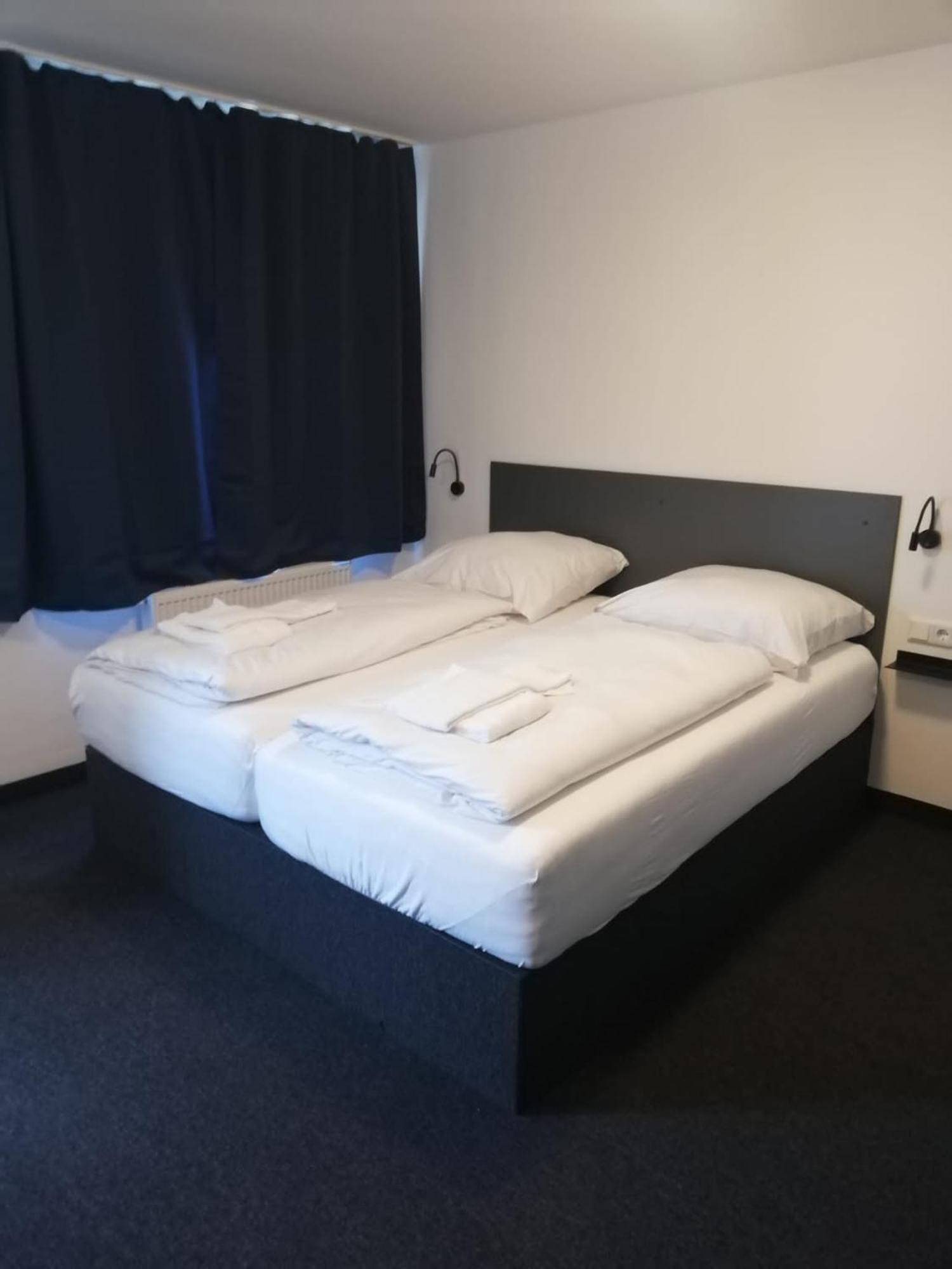 Zzzimple - Staffless & Self Check-In Hotel Pillig Exterior photo